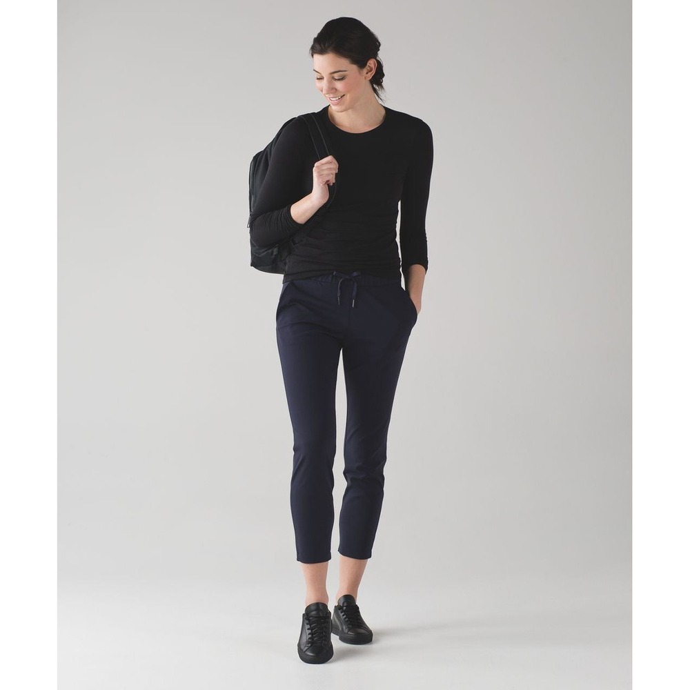 Lululemon Women's Sz 4 On the Fly Pant Jogger 28" in MIdnight Navy - Picture 1 of 6